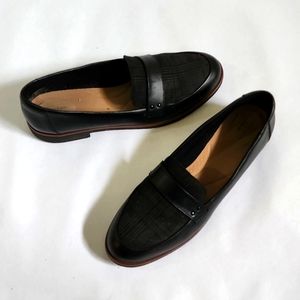 Womens Clark's Shoe's size 11, black with black plaid top